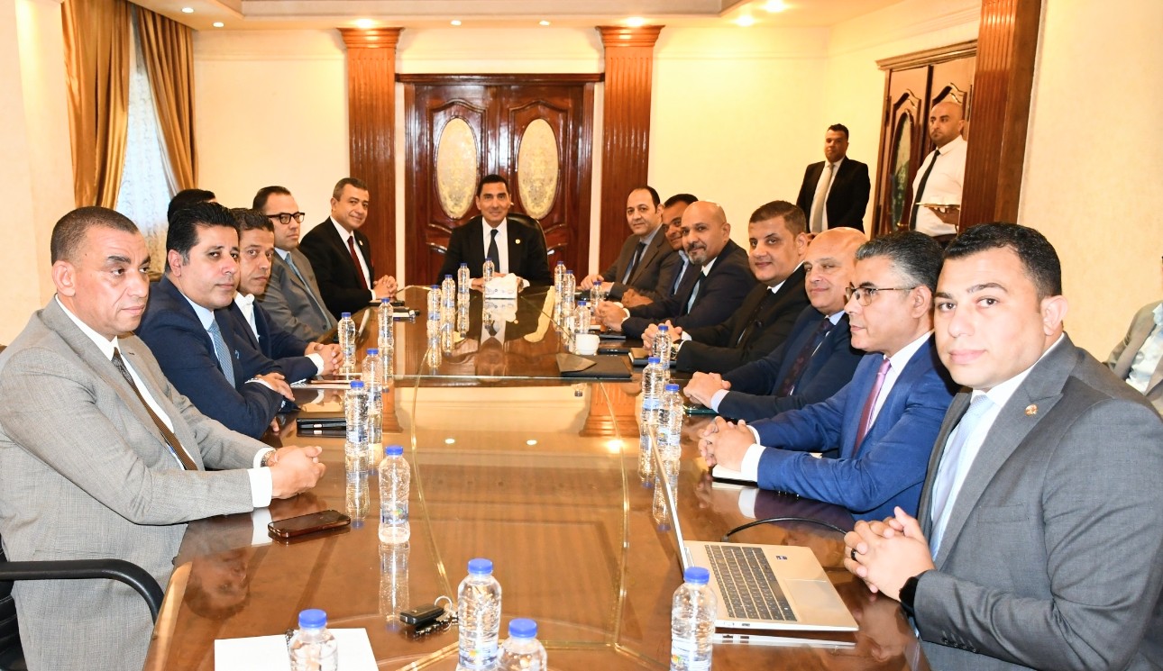 جوهر يجتمع مع اللجنة العليا للاستثمار لمتابعة ملفات التطوير وتعزيز الشراكات