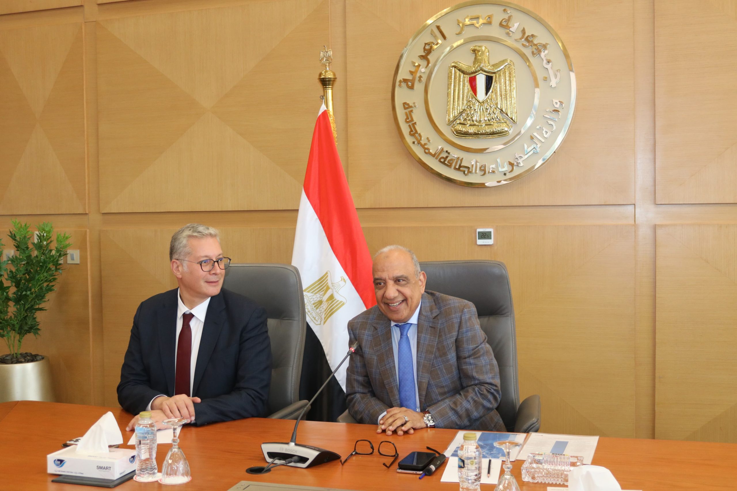 وزيرا البترول والكهرباء يبحثان مجابهة ارتفاع الأحمال والزيادة فى الاستهلاك وتوفير الوقود خلال الصيف