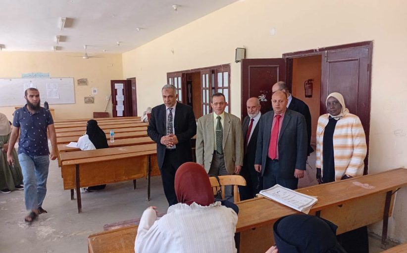 نائب رئيس جامعة الأزهر للوجه البحري يتابع سير الامتحانات بكلية الدراسات الإسلامية للبنات ببورسعيد