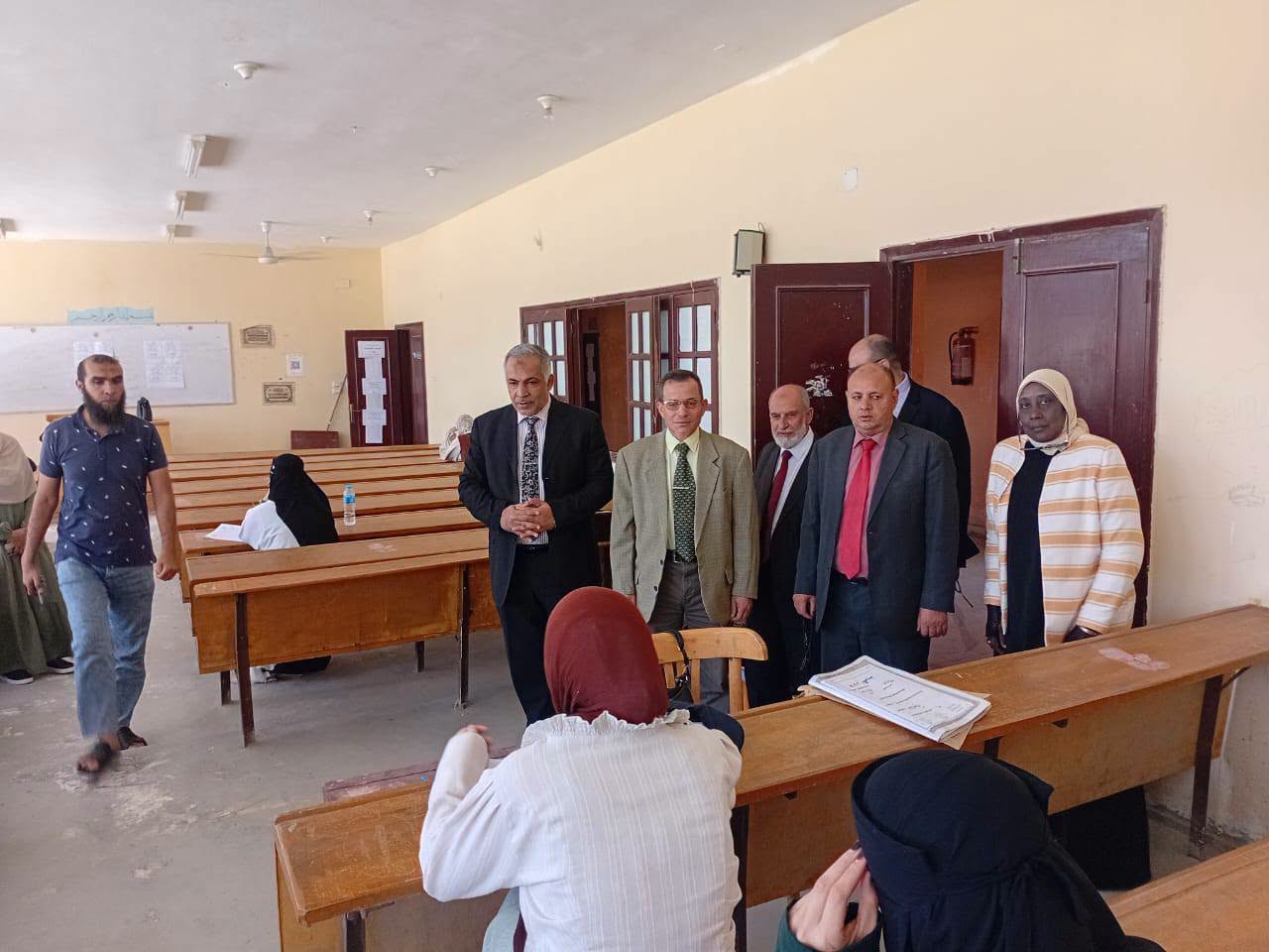 نائب رئيس جامعة الأزهر للوجه البحري يتابع سير الامتحانات بكلية الدراسات الإسلامية للبنات ببورسعيد