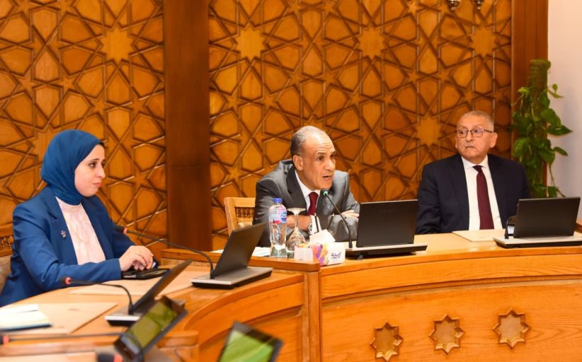 وزير الخارجية يتابع سير العمل بقطاع التعاون الدولي