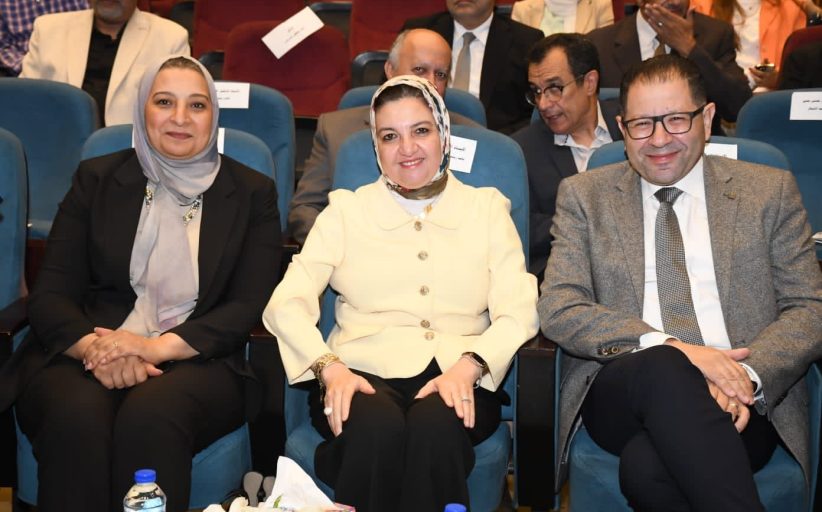 رئيس جامعة عين شمس يشهد فعاليات المؤتمر العلمي لكلية الهندسة ويؤكد دورها المحوري في قيادة التحول نحو الجامعة الذكية