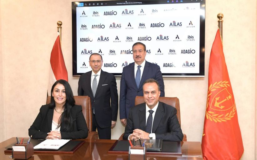 محافظ بورسعيد يشهد توقيع اتفاقية لإقامة مشروع فندقي عالمي داخل قرية