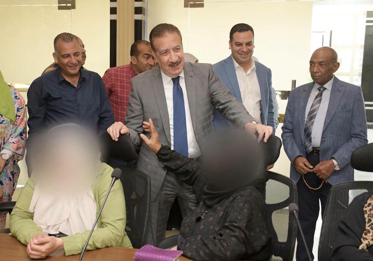 محافظ بورسعيد يواصل عقد لجنة المساعدات الإنسانية لدعم الأسر الأولى بالرعاية
