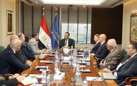 وزير الاتصالات يبحث مع شركة إرنست ويونغ (EY) خطط توسع الشركة في مصر وإطلاق مركز إقليمي