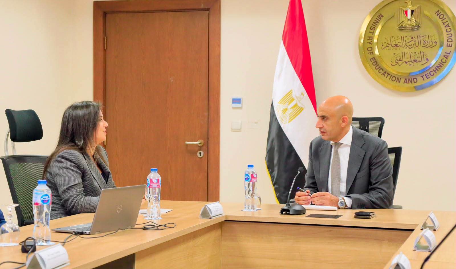 عبد اللطيف يبحث تعزيز التعاون واستضافة البطولات الدولية