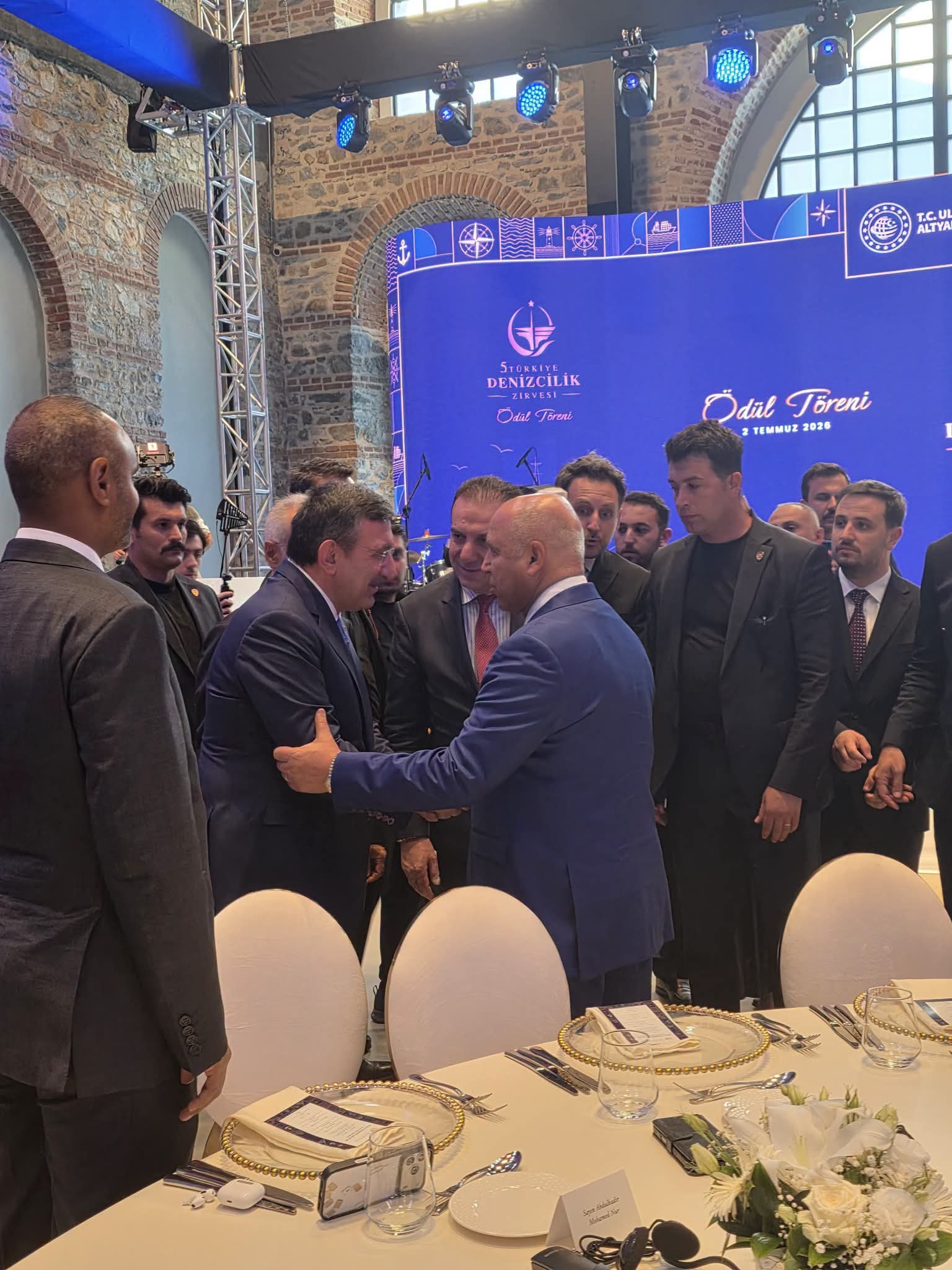 وزير النقل يلتقي نائب الرئيس التركي في إسطنبول ويؤكد عمق العلاقات المصرية التركية