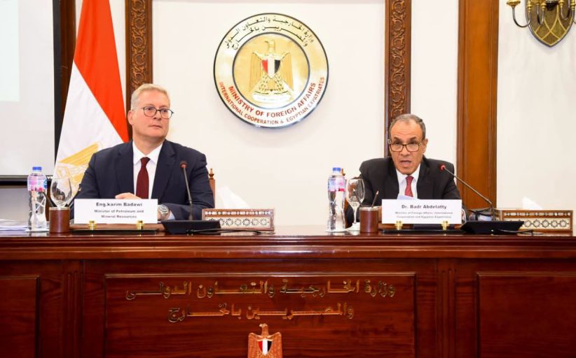 وزيرا الخارجية والبترول يعقدان جلسة احاطة مع ممثلي السفارات الأجنبية في مصر