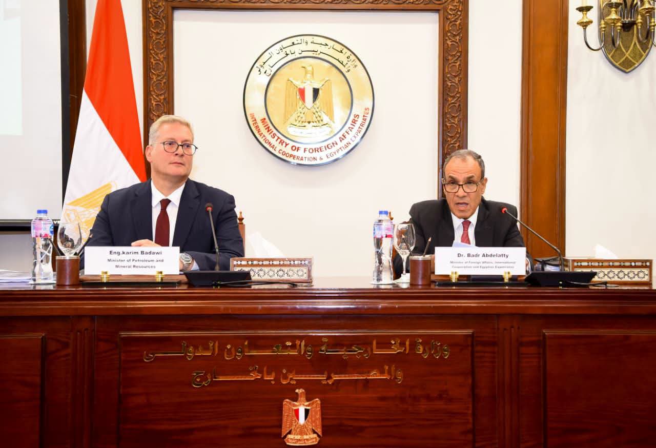 وزيرا الخارجية والبترول يعقدان جلسة احاطة مع ممثلي السفارات الأجنبية في مصر
