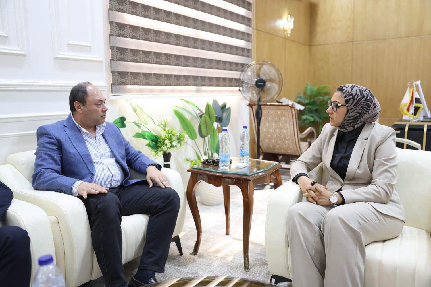 تنمية الصعيد ومحافظ الوادي الجديد يبحثان فرص التعاون ويتفقدان مشروع تطوير مصنع تدوير المخلفات