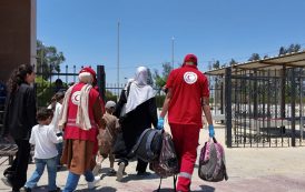 فرق الهلال الأحمر المصري تنتشر على معبر رفح لاستقبال وتوديع الدفعة 59 من الجرحى والمصابين الفلسطينيين