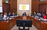 عيسى يبحث مع 