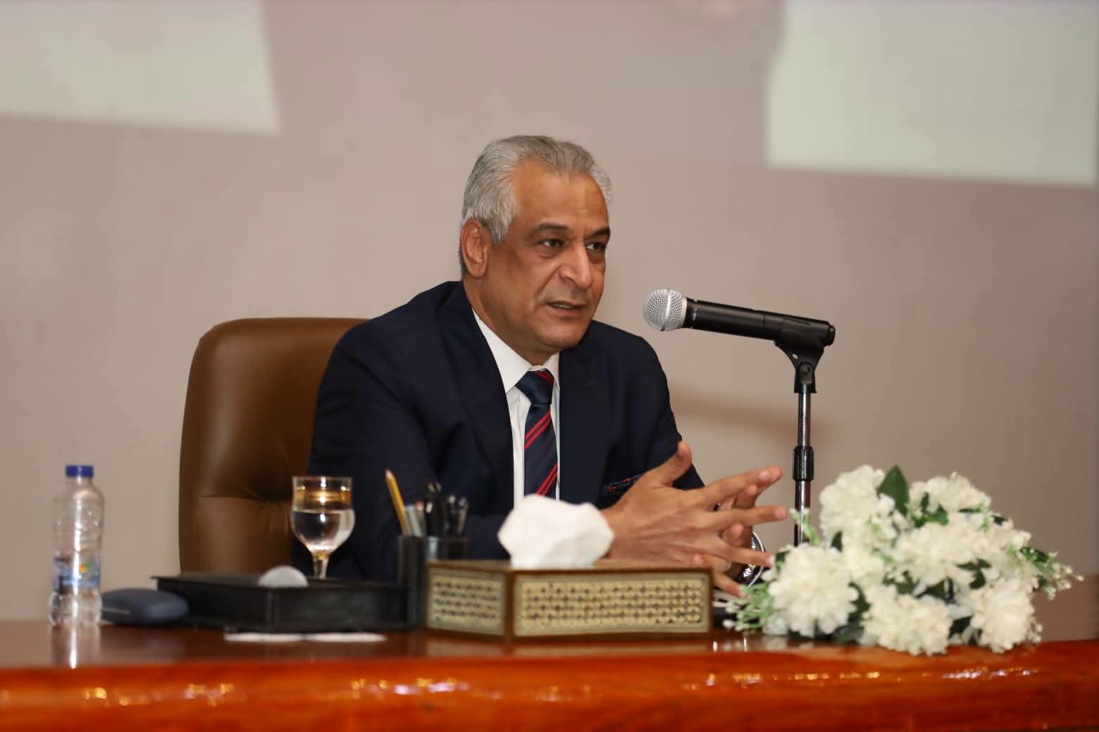 جمبلاط: الاستثمار في العنصر البشري يمثل الركيزة الأساسية لتطوير الصناعة