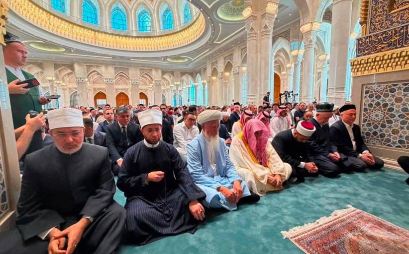 مفتي الجمهورية يؤدي صلاة الجمعة بمسجد الإمام البخاري بمدينة سمرقند