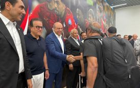 وزراء الطيران والرياضة والصحة يستقبلون بعثة المنتخب الوطني بمطار العلمين الدولي