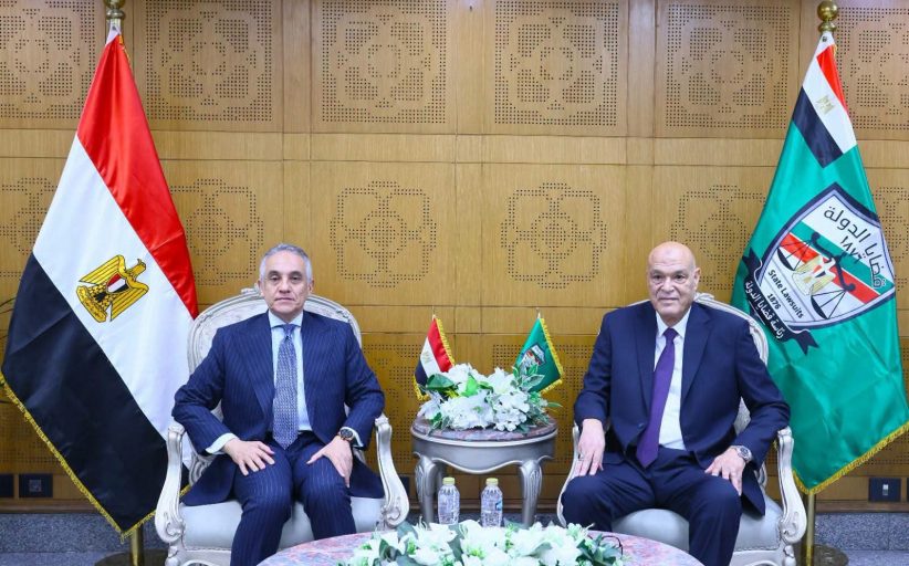 وزير العدل يهنئ رئيس المجلس الأعلى لهيئة قضايا الدولة بمناسبة توليه منصبه الجديد