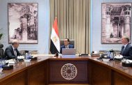 رئيس الوزراء يتابع عددًا من ملفات العمل المشتركة بين وزارتي الطيران والبترول