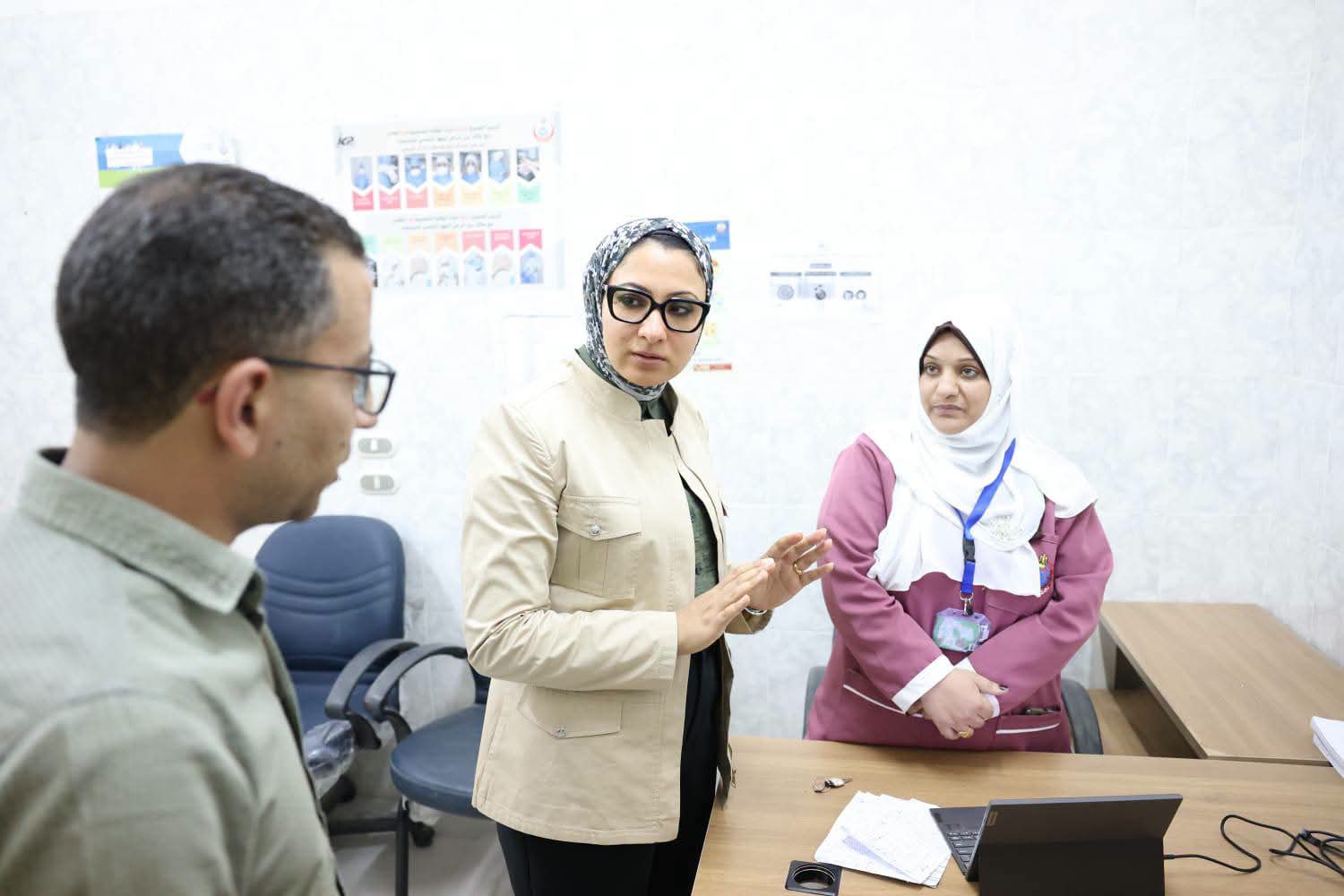 محافظ الوادي الجديد تتابع تشغيل خدمة الأشعة المقطعيةالجديدة بمستشفى الفرافرة المركزي