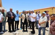 محافظ الوادي الجديد تتفقد إحدى مشروعات الاستثمار الزراعي بسهل بركة