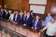 736 طالبًا وطالبة يؤدون امتحانات الدراسات العليا بكلية التجارة.. ورئيس جامعة سوهاج يطمئن على انتظام اللجان