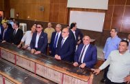 736 طالبًا وطالبة يؤدون امتحانات الدراسات العليا بكلية التجارة.. ورئيس جامعة سوهاج يطمئن على انتظام اللجان