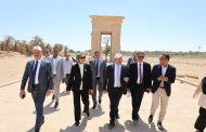 محافظ الوادي الجديد والمشروعات الخضراء يتفقدان عددًا من المواقع الأثرية والمشروعات المشاركة