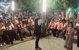 أغاني التراث الشعبي تشعل حماس الجمهور بميدان شامبليون ضمن