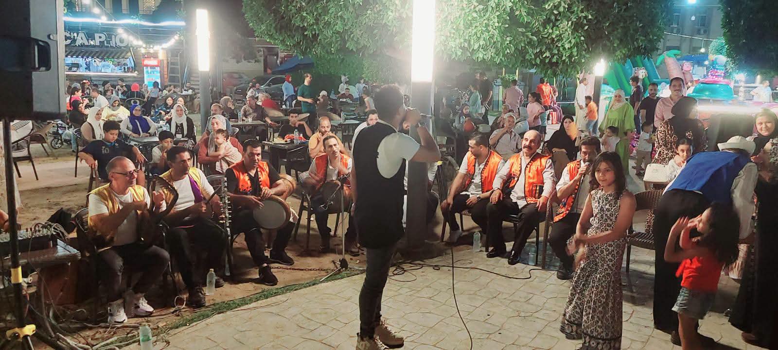 أغاني التراث الشعبي تشعل حماس الجمهور بميدان شامبليون ضمن 