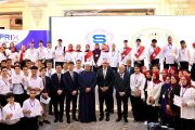 وزير التعليم والسفير اليابانى يكرمان 35 طالبًا من المتفوقين في اختبار 