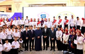 وزير التعليم والسفير اليابانى يكرمان 35 طالبًا من المتفوقين في اختبار