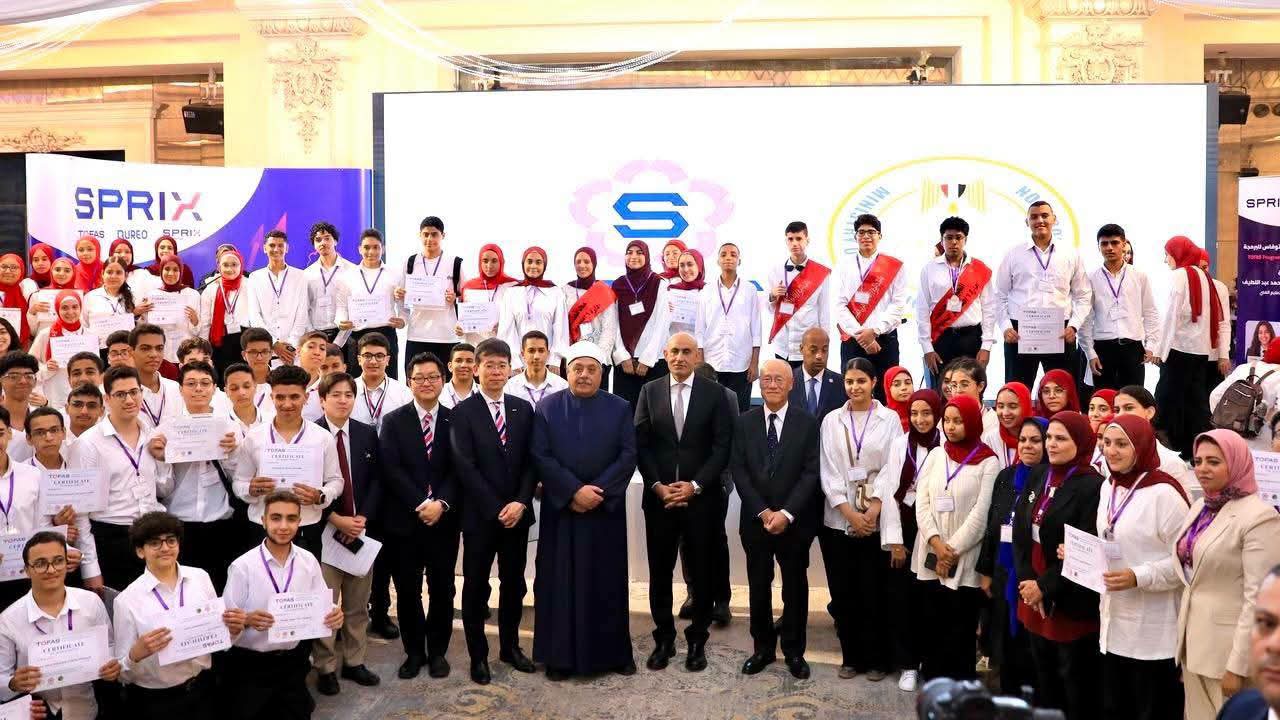 وزير التعليم والسفير اليابانى يكرمان 35 طالبًا من المتفوقين في اختبار 