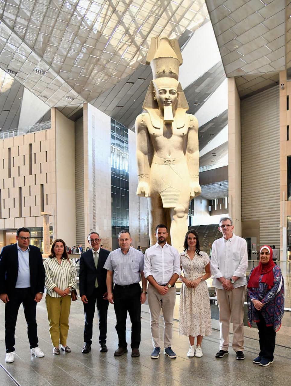 رئيس جمهورية الجبل الأسود وحرمه يزوران المتحف المصري الكبير