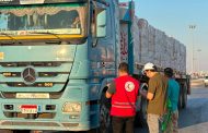الهلال الأحمر المصري يدعم الأشقاء الفلسطينيين بإمدادات غذائية وطبية وإغاثية عبر قافلة «زاد العزة»