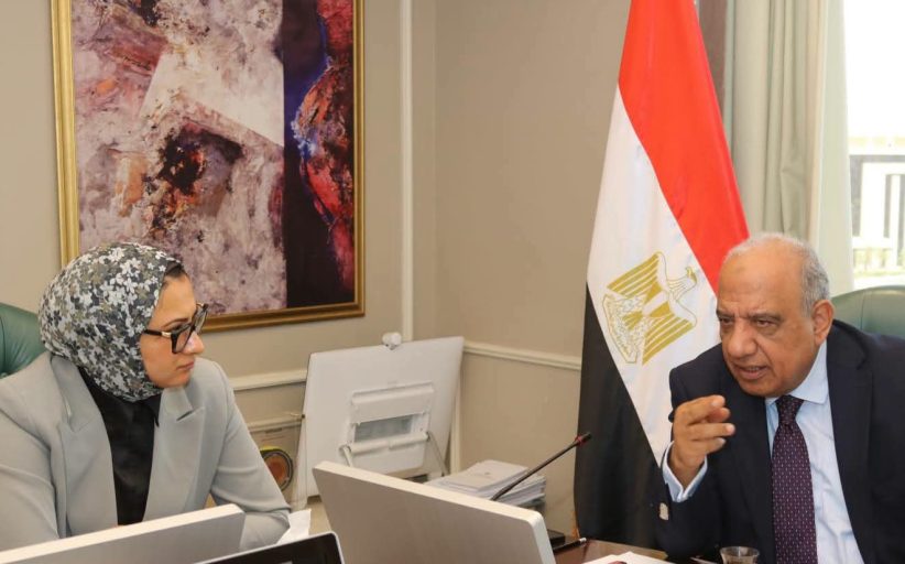 عصمت يبحث مع محافظ الوادي الجديد سبل دعم الاعتماد على الطاقات المتجددة
