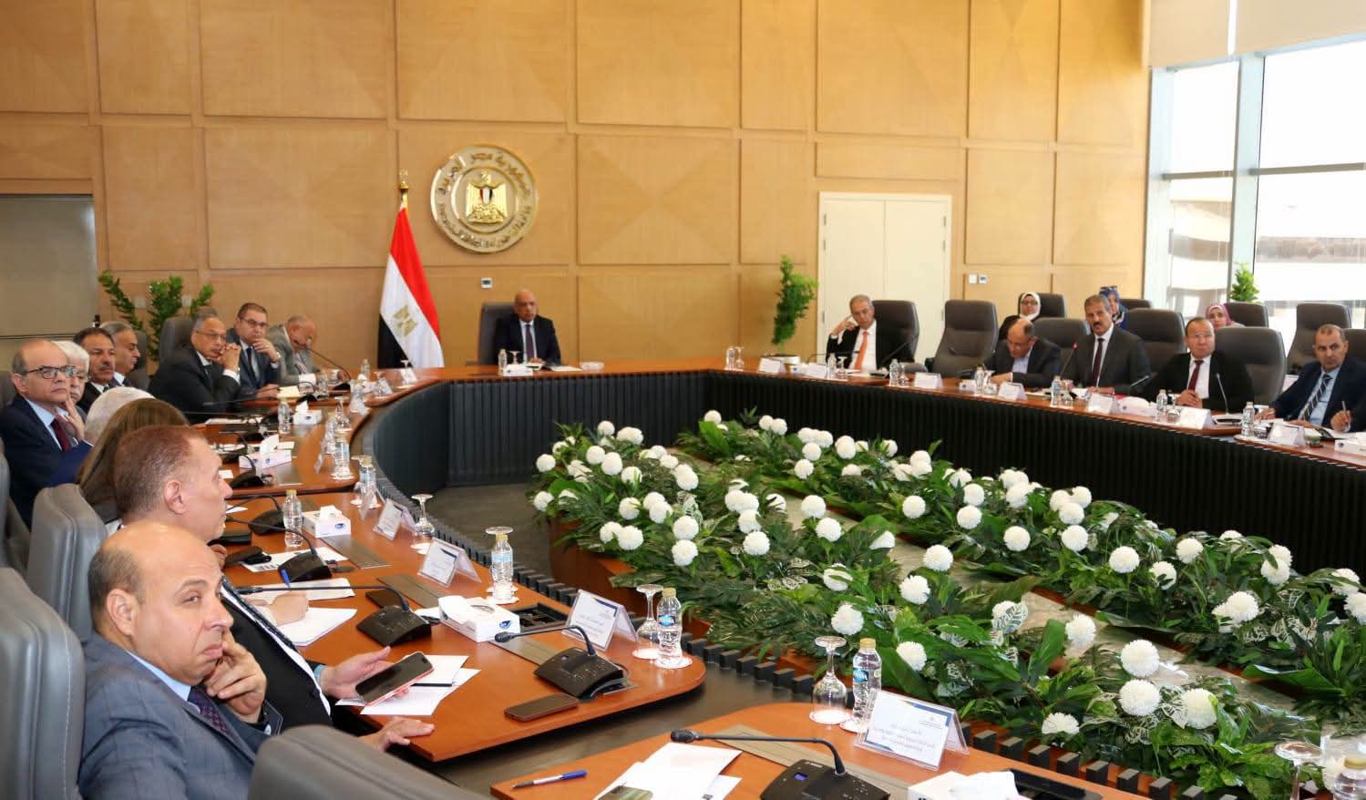 عصمت يتابع مجريات تنفيذ خطة العمل لرفع كفاءة استخدام الطاقة الكهربائية