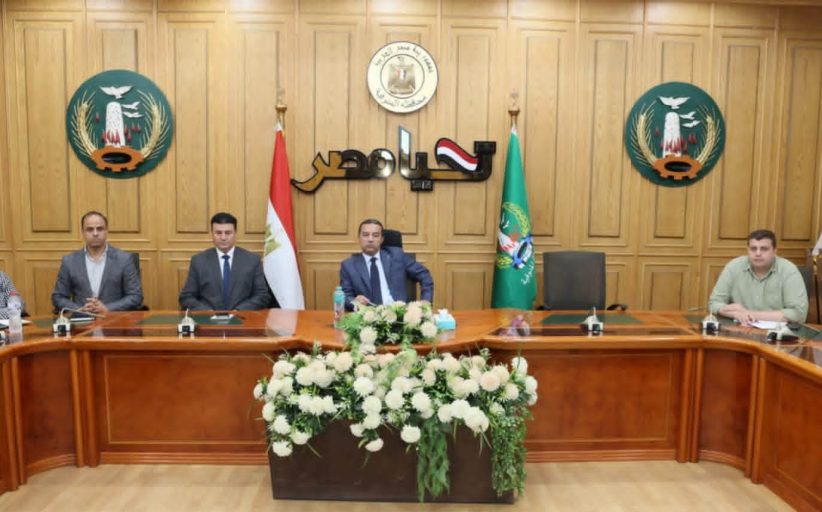 محافظ المنوفية يناقش منظومة الإيرادات ويوجه بتعزيز كفاءة الأداء المؤسسي