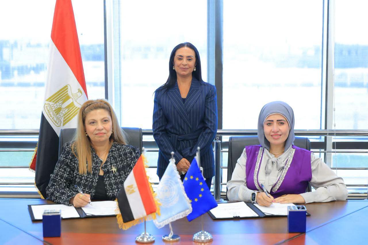مرسى تشهد توقيع بروتوكولات تعاون بين صندوق دعم الصناعات الريفية والبيئية و 