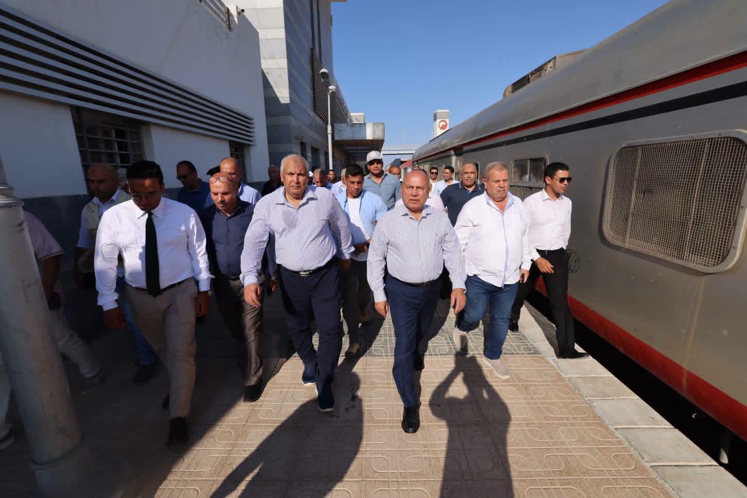 وزير النقل يتفقد محطة السكة الحديد ومحطة أتوبيسات غرب ووسط الدلتا للنقل والسياحة بمطروح