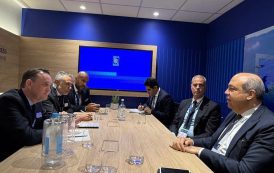 وزير الطيران يبحث مع «رولز-رويس» العالمية سبل تعزيز الشراكة لدعم تحديث أسطول الناقل الوطني
