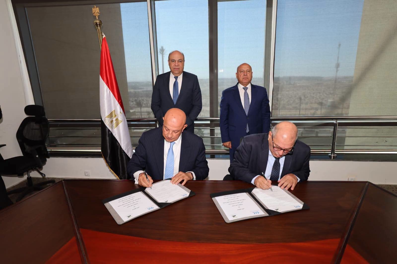 وزيرا النقل والطيران يشهدان توقيع بروتوكول رفع كفاءة وصيانة الممرات الرئيسية والخدمية والطرق الداخلية بالمطارات
