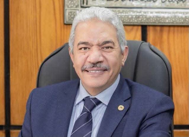 رئيس جامعة القاهرة يهنئ الدكتور محمود صديق بتكليفه قائمًا بأعمال رئيس جامعة الأزهر