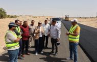 بتكلفة إجمالية 350 مليون جنيه.. محافظ الوادي الجديد تتابع أعمال ازدواج ورفع كفاءة طريق الخارجة/أسيوط