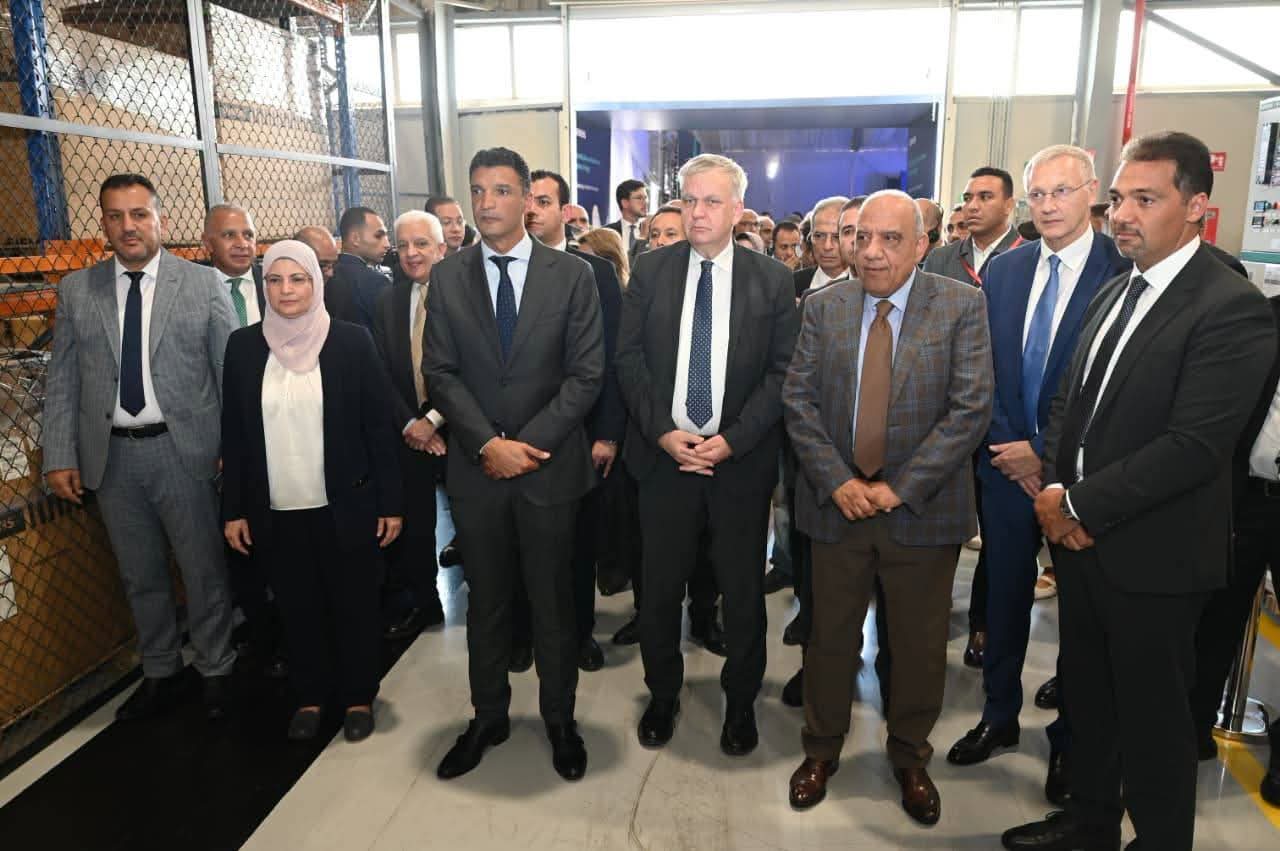 وزير الصناعة يشارك في افتتاح أول مصنع متكامل لشركة سيمنس لإنتاج لوحات ومكونات شبكات توزيع الكهرباء