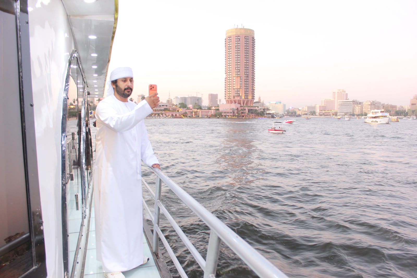 تكريم البلوجر الإماراتي عرب زايد ضمن أفضل الشخصيات الرائدة في الوطن العربي