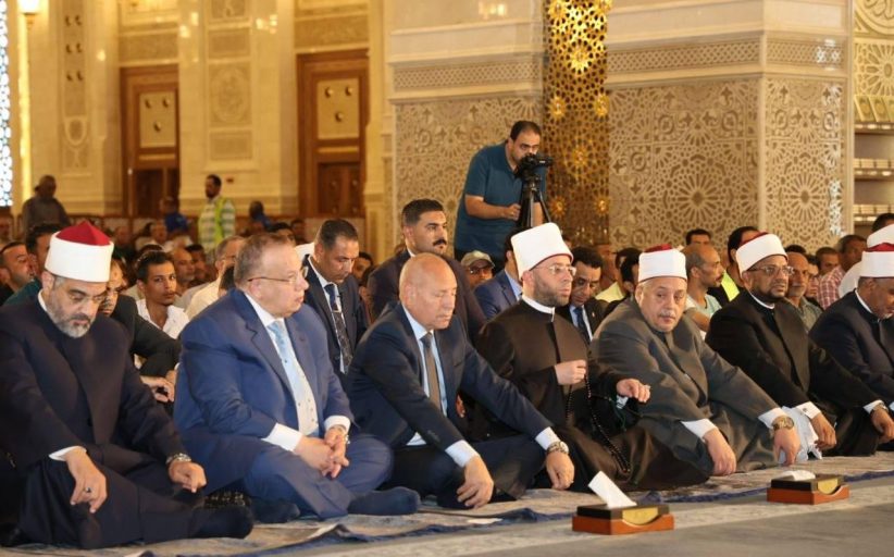 وزير الأوقاف ووكيل الأزهر ومحافظ القاهرة يؤدون الجمعة بمسجد مصر الكبير