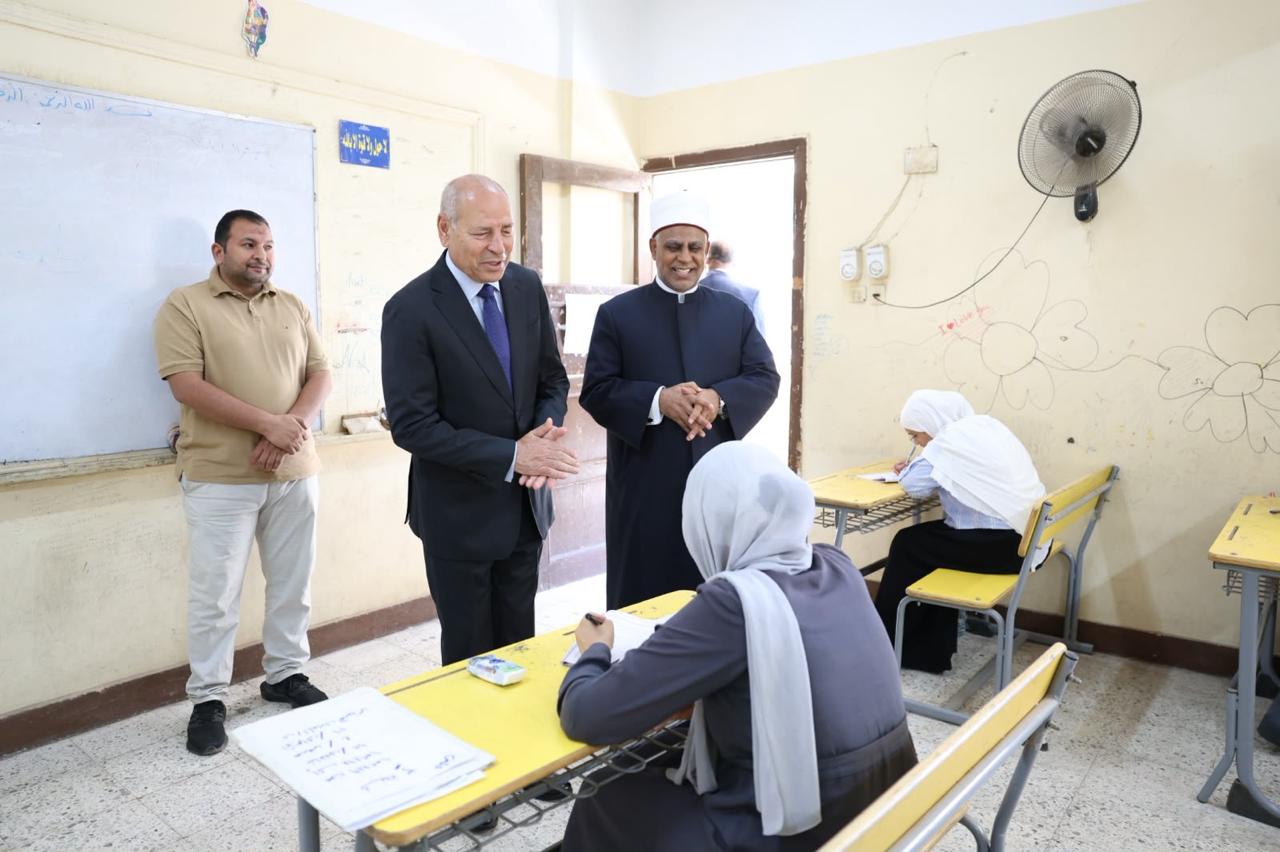 محافظ القاهرة ورئيس قطاع المعاهد الأزهرية يتفقدان لجان الثانوية