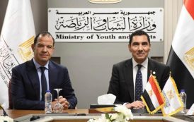 جوهر يهنيء سيف الوزيري بعد تعيينه رئيسًا لمجلس إدارة الشركة المتحدة