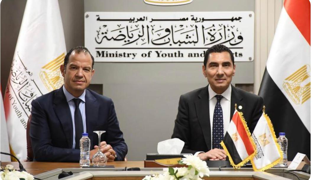 جوهر يهنيء سيف الوزيري بعد تعيينه رئيسًا لمجلس إدارة الشركة المتحدة