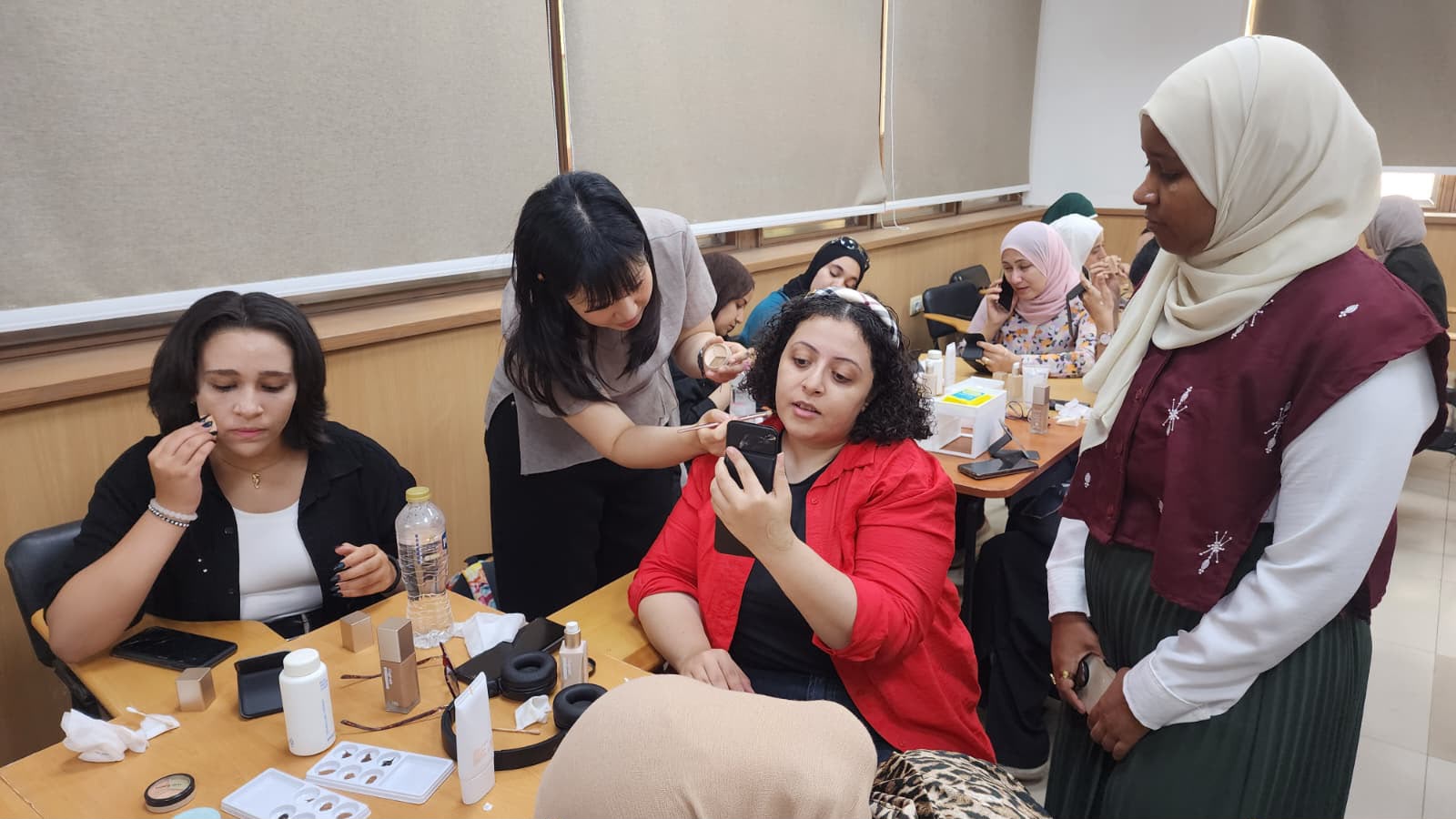 معهد سيجونج يطلق أكاديمية ثقافية حول الجمال الكوري بجامعة عين شمس