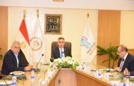 فاروق يطمئن على المخزون الاستراتيجي من السلع الأساسية ويستعرض خطط تطوير الشركات التابعة